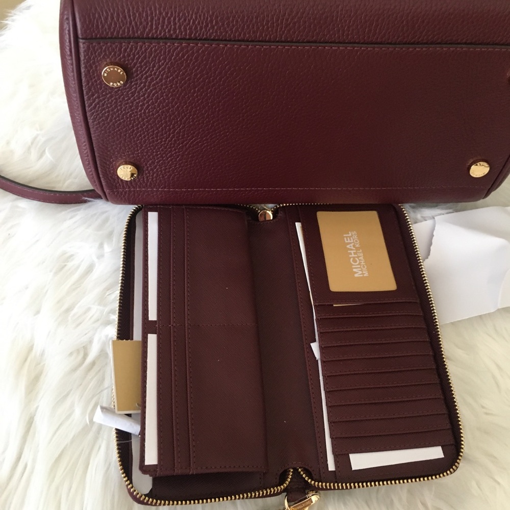 Michael Kors jet set  Merlot continental wallet - Picture 5 of 8